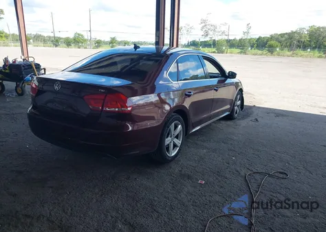 2014 Volkswagen Passat 1.8T Wolfsburg Edition из США, поврежденный, VIN 1VWAT7A39EC058916